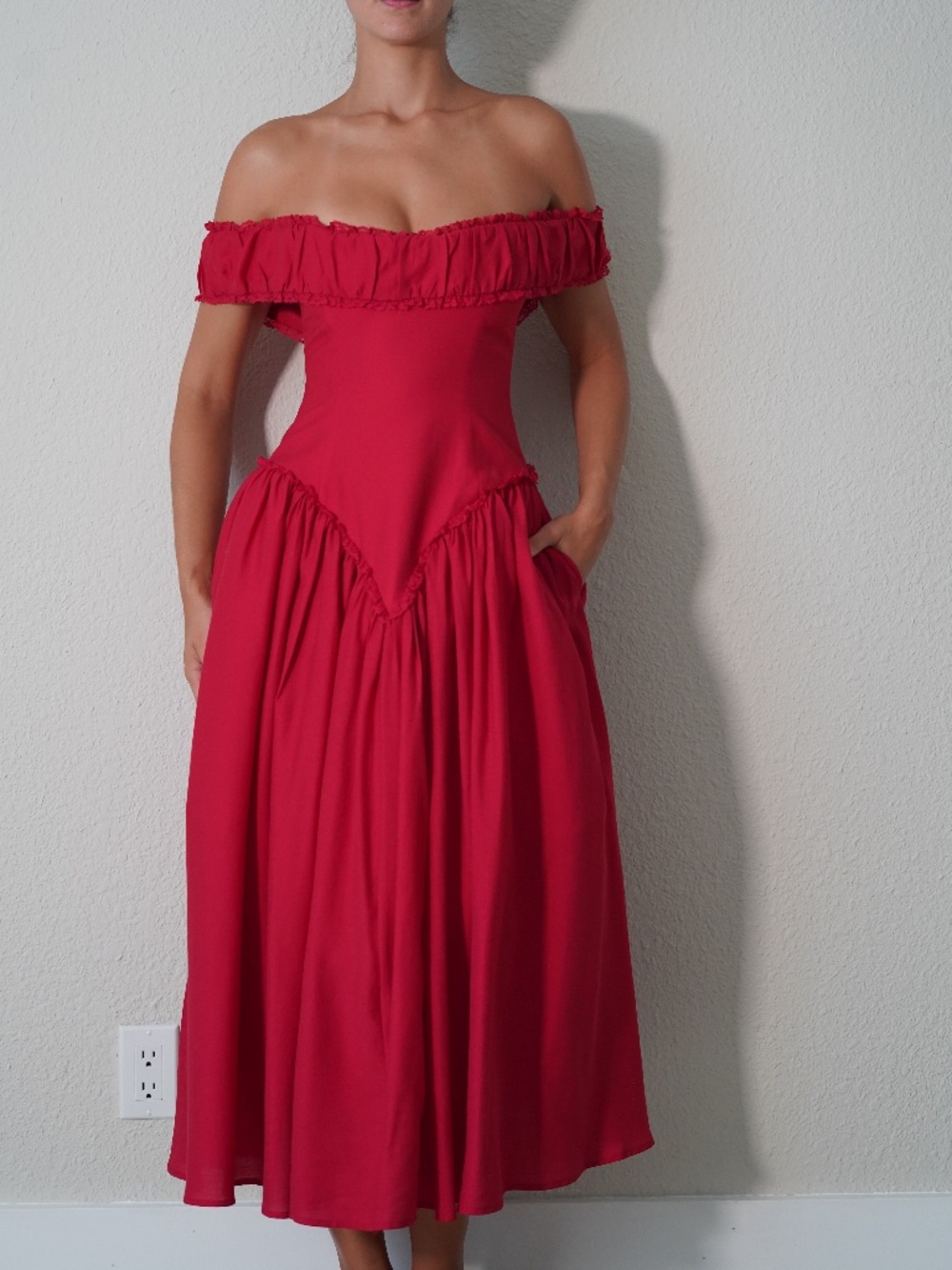 Miss circle Xavy Crimson Off-Shoulder Corset Midi Dress
